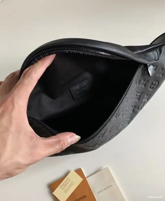 DISCOVERY BUMBAG LOUIS VUITTON 0402